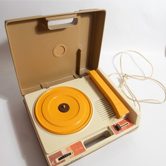 Vintage Fisher-Price Kids Record Player 1978 Model Plays Records - Picture 2 of 6